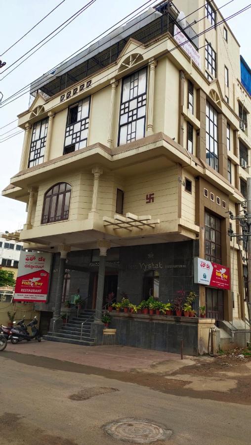 Hotel Vyshak International Mysuru Zewnętrze zdjęcie