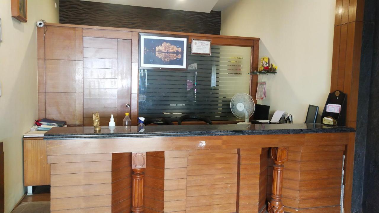 Hotel Vyshak International Mysuru Zewnętrze zdjęcie