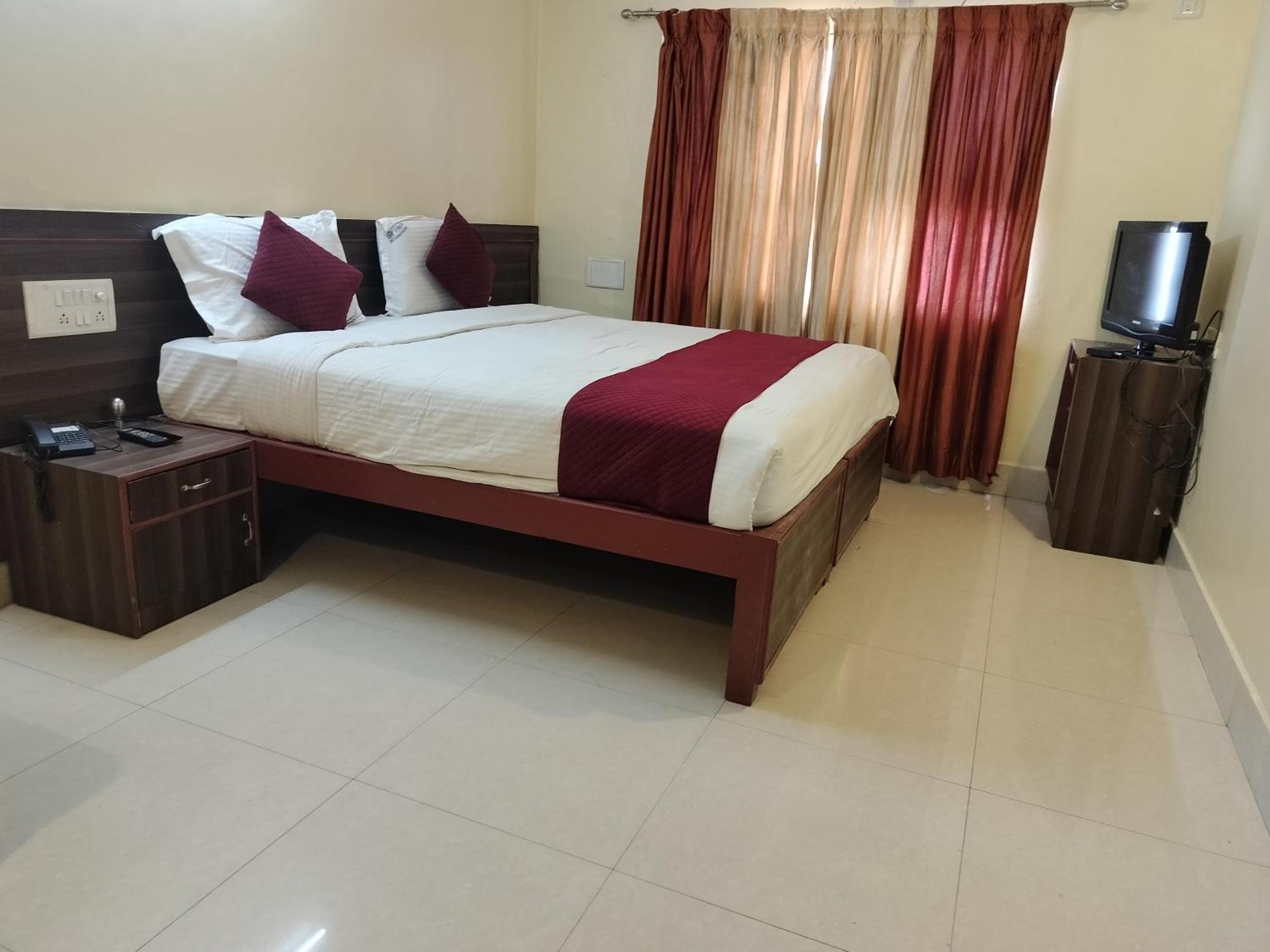Hotel Vyshak International Mysuru Zewnętrze zdjęcie