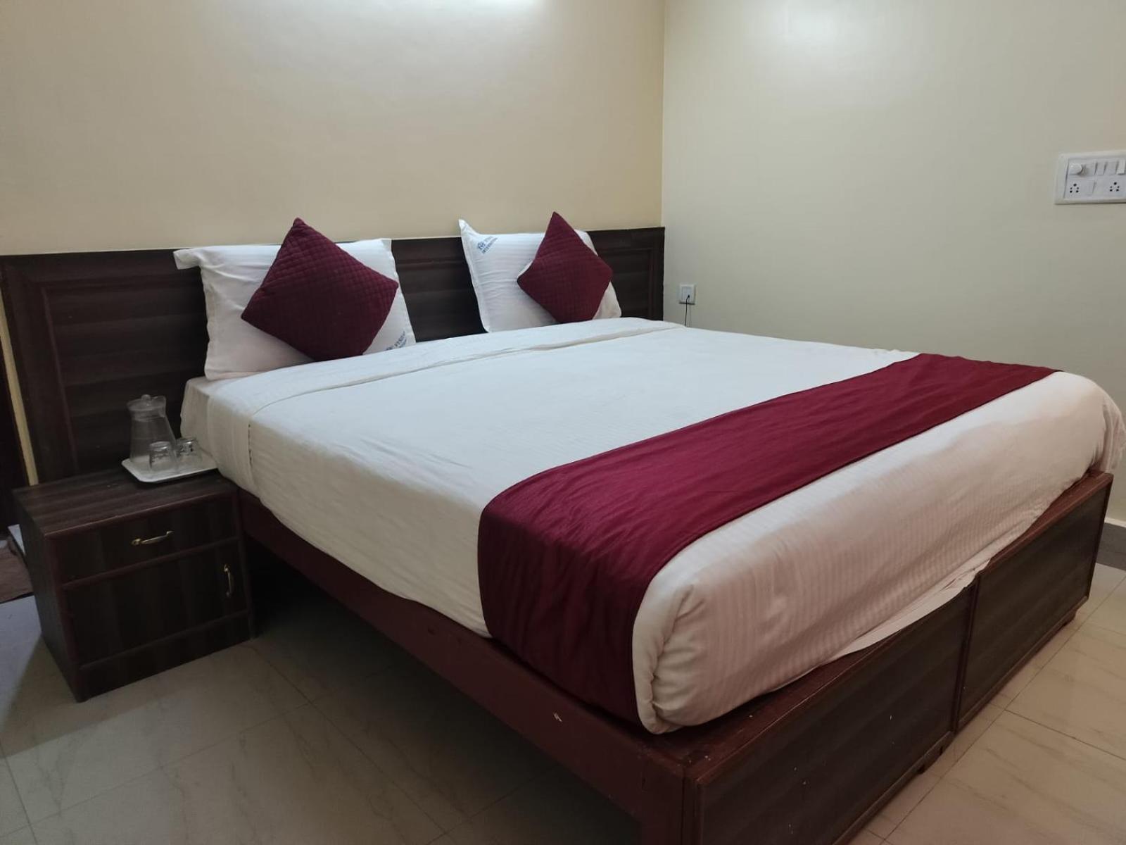 Hotel Vyshak International Mysuru Zewnętrze zdjęcie
