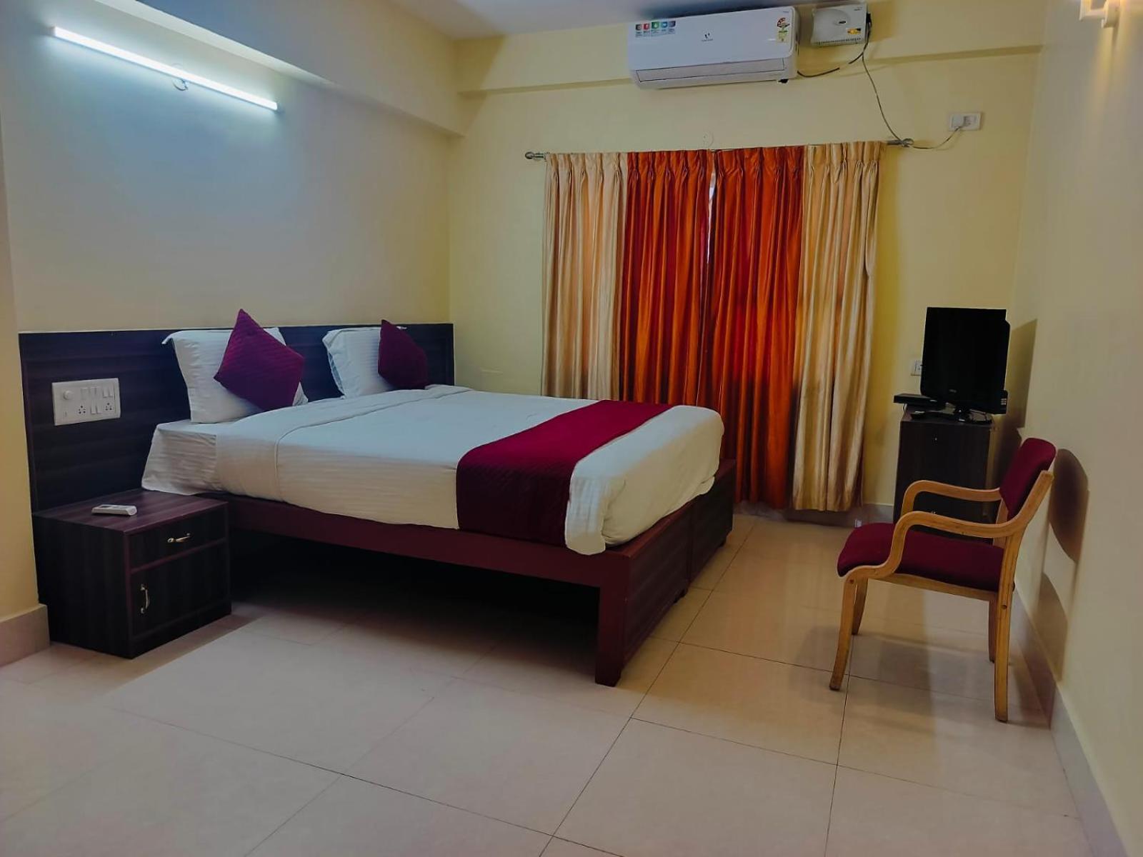 Hotel Vyshak International Mysuru Zewnętrze zdjęcie