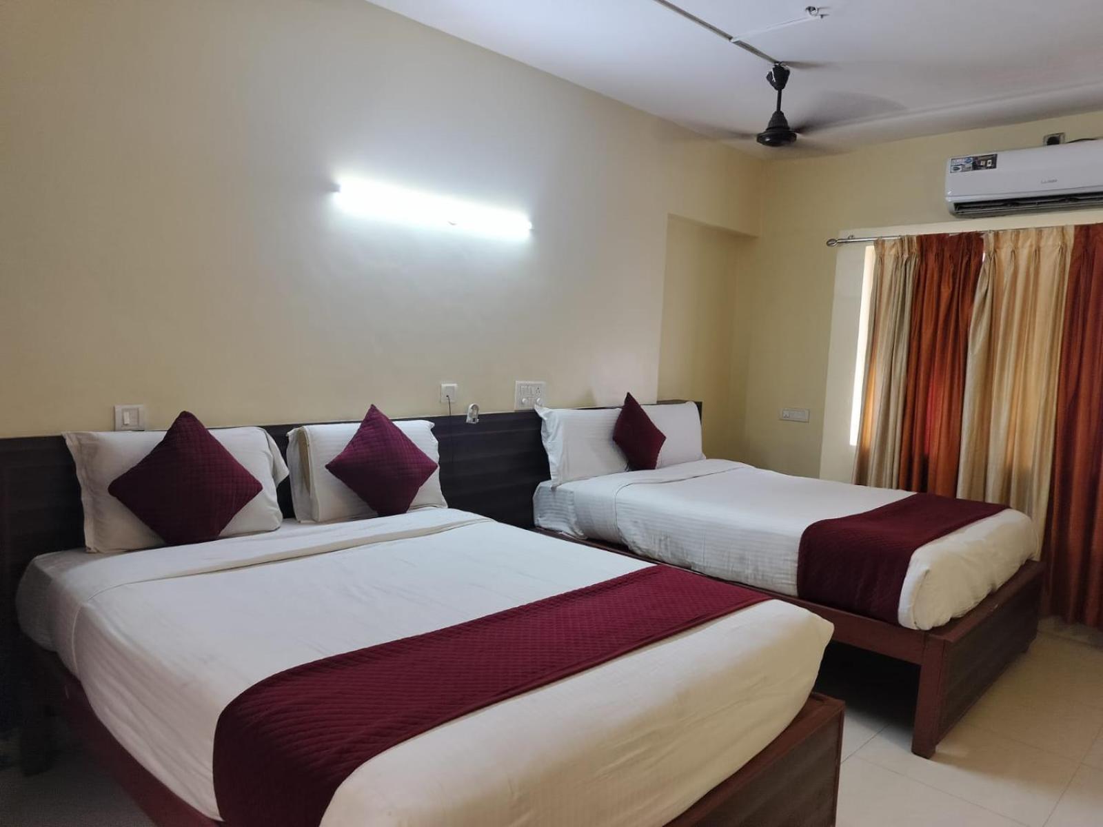 Hotel Vyshak International Mysuru Zewnętrze zdjęcie