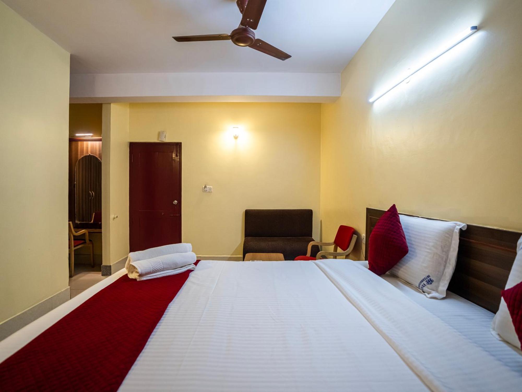 Hotel Vyshak International Mysuru Zewnętrze zdjęcie
